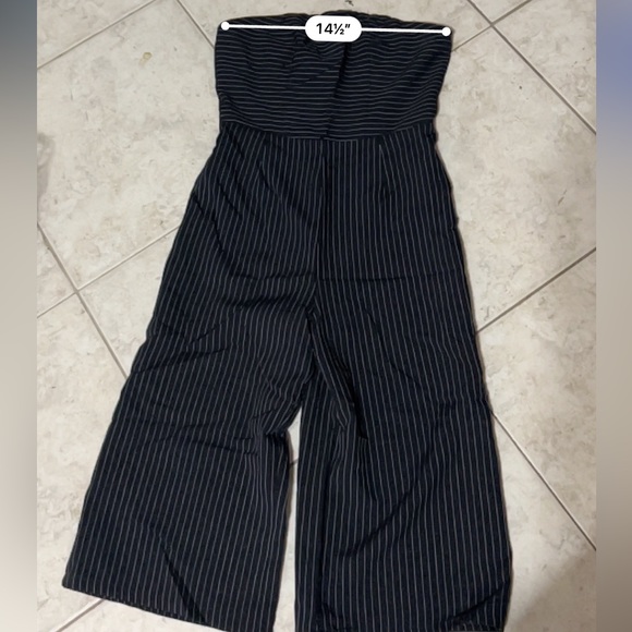 Forever 21 Romper/jumpsuit. The pictures do it no justice. - Picture 6 of 7